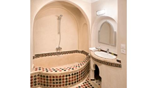 the central house marrakech medina hostel