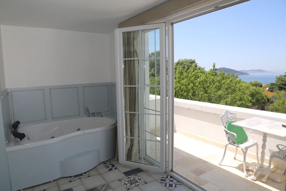 buyukada cankaya hotel