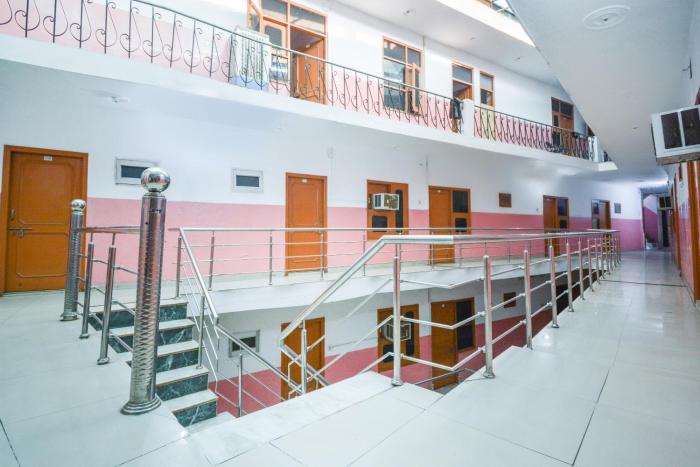 spot on 36686 hotel om shanti palace