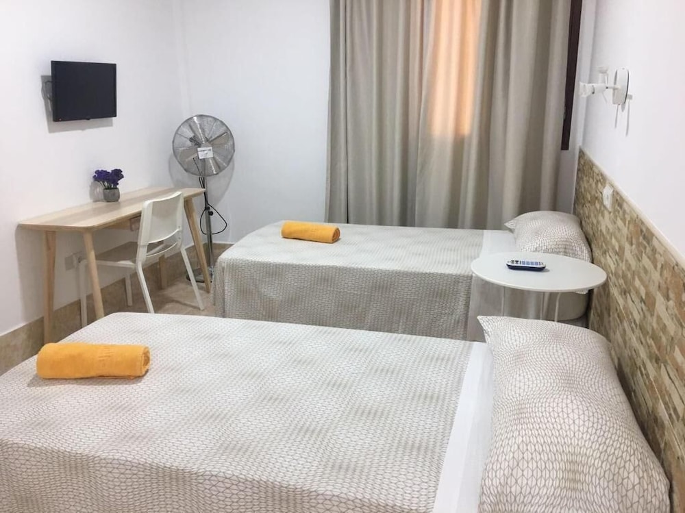 hostal residencia cardona