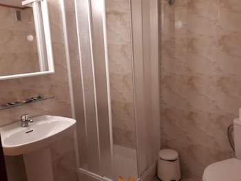 hostal residencia cardona