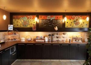 quality inn and suites p e trudeau airport