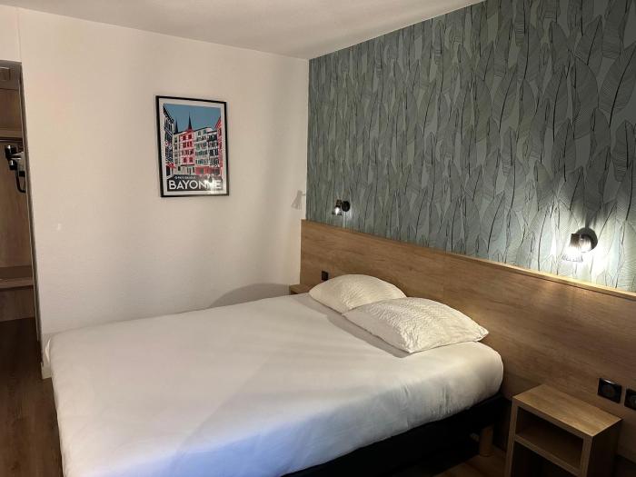 ostal hotel pau universite