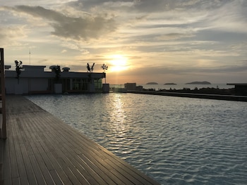 sunset seaview vacation condos at infinity avenue