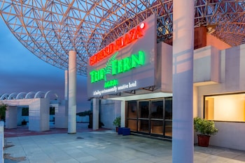 howard plaza the fern agra