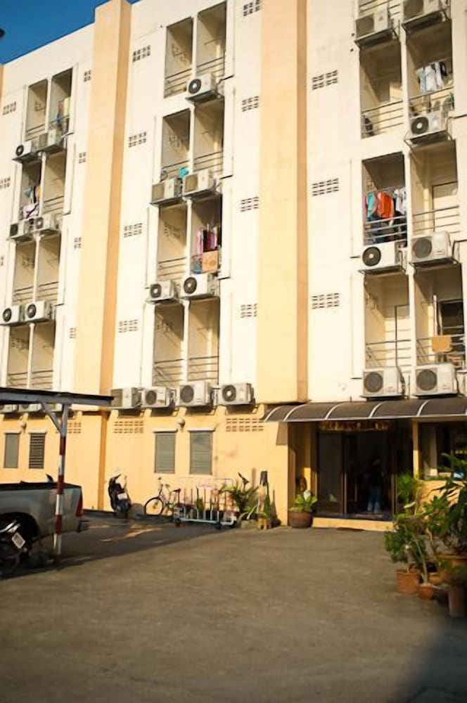 sandp service apartment