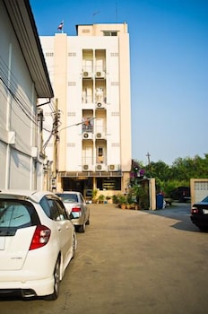 sandp service apartment