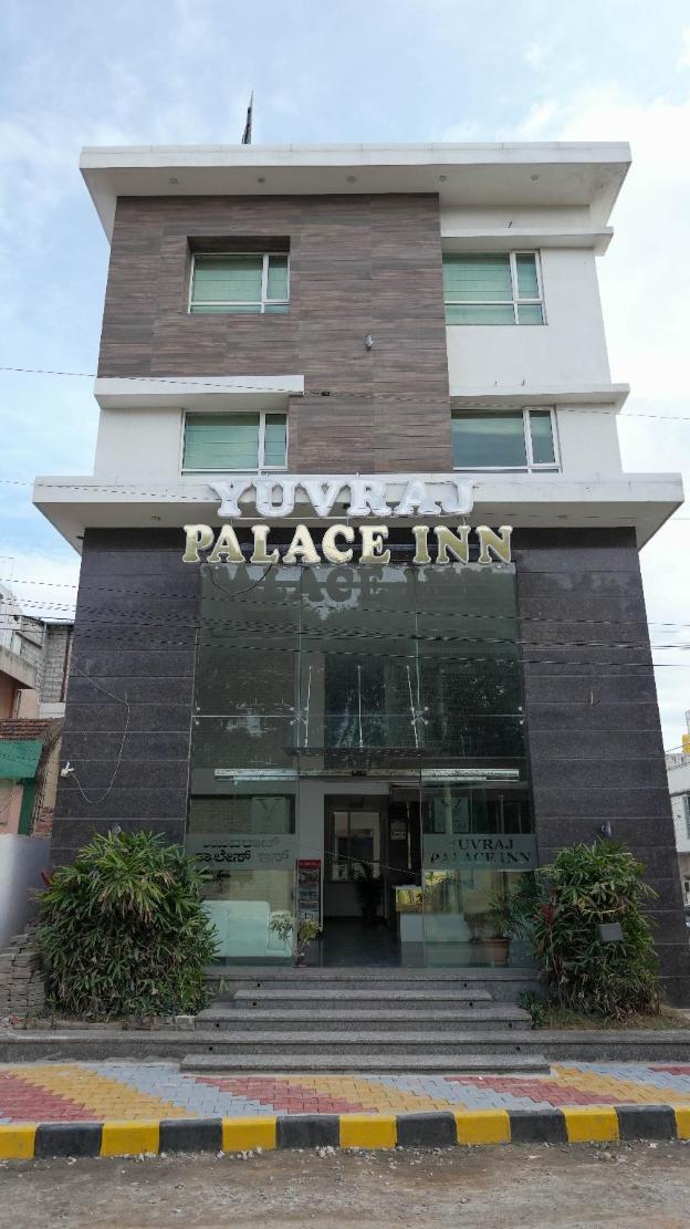 yuvraj palace inn