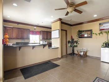 Oyo Hotel Valley View Tx U.S. 77,,2.5 star