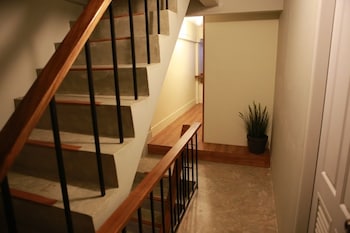 tini kati hostel silom bird house