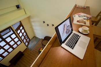 tini kati hostel silom bird house