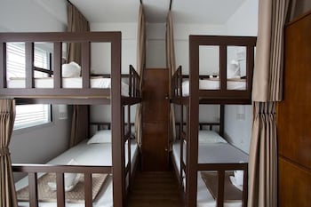 tini kati hostel silom bird house