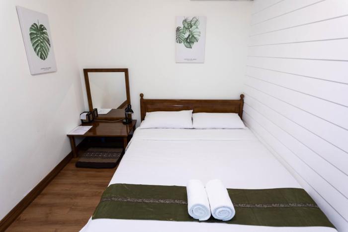 tini kati hostel silom bird house