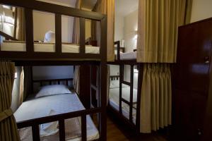 tini kati hostel silom bird house