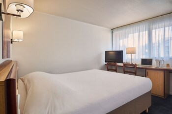 kyriad niort la creche