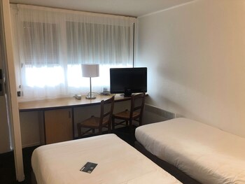 kyriad niort la creche