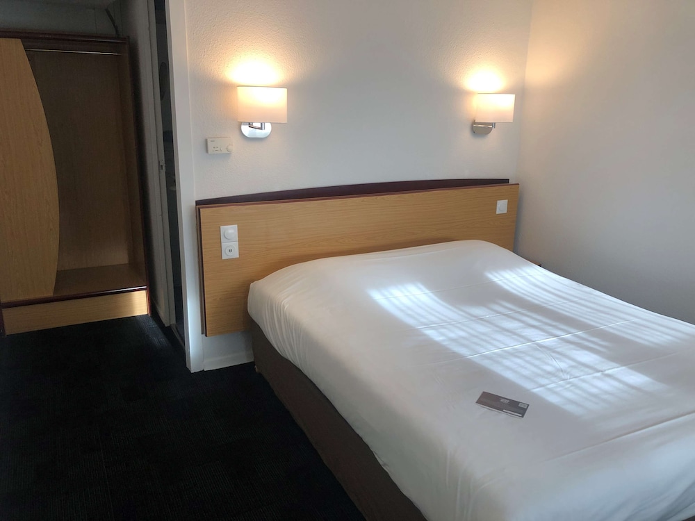 kyriad niort la creche