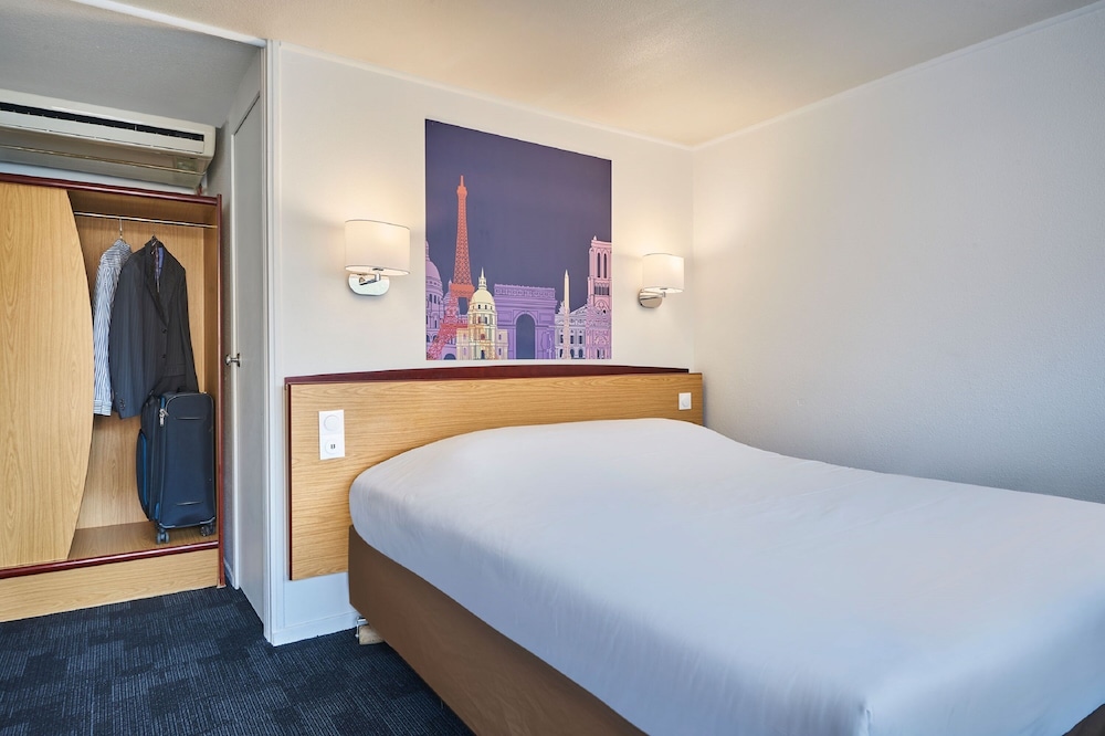 kyriad niort la creche