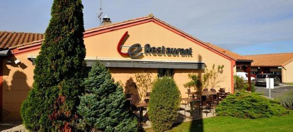 kyriad niort la creche