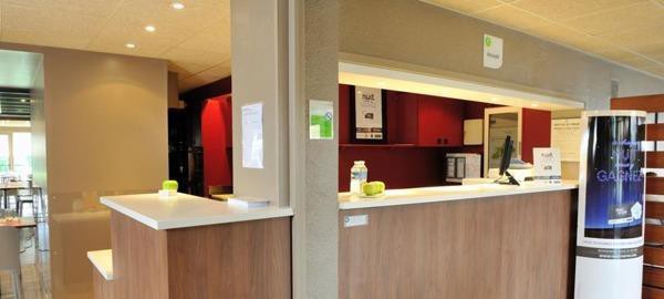 kyriad niort la creche