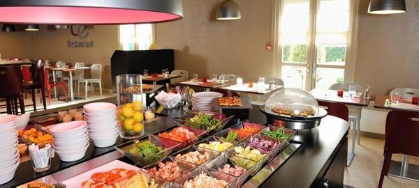 kyriad niort la creche