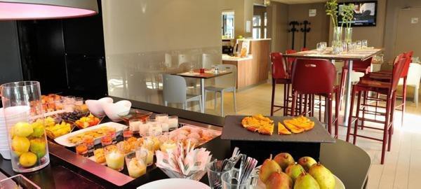 kyriad niort la creche