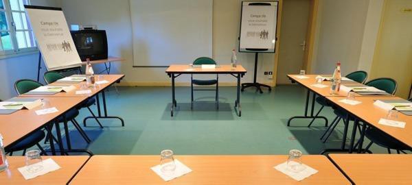 kyriad niort la creche