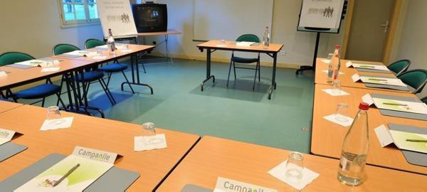 kyriad niort la creche