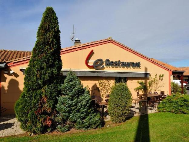 kyriad niort la creche