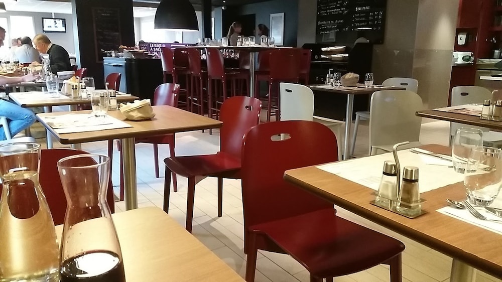 kyriad niort la creche