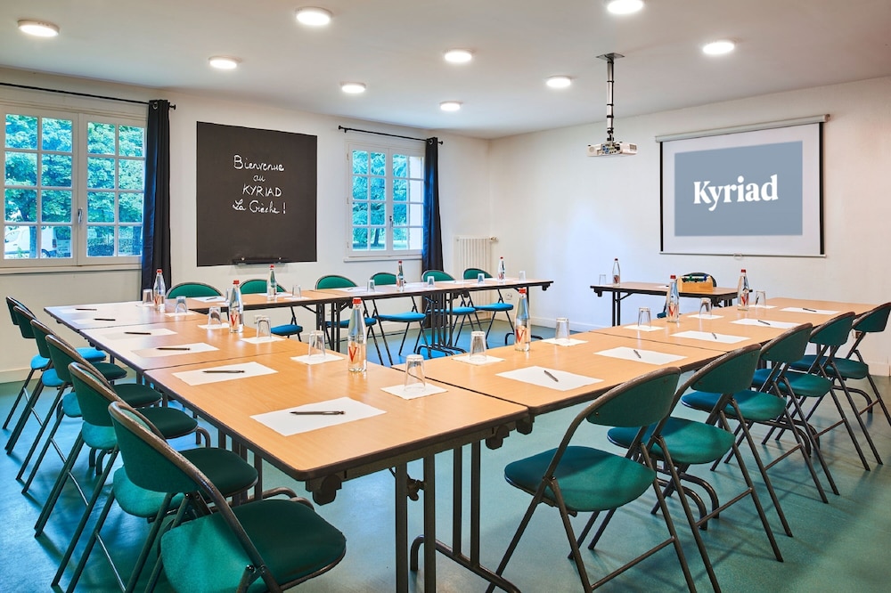 kyriad niort la creche