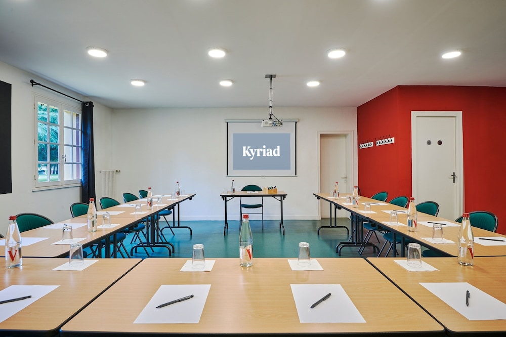 kyriad niort la creche