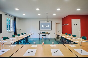 kyriad niort la creche