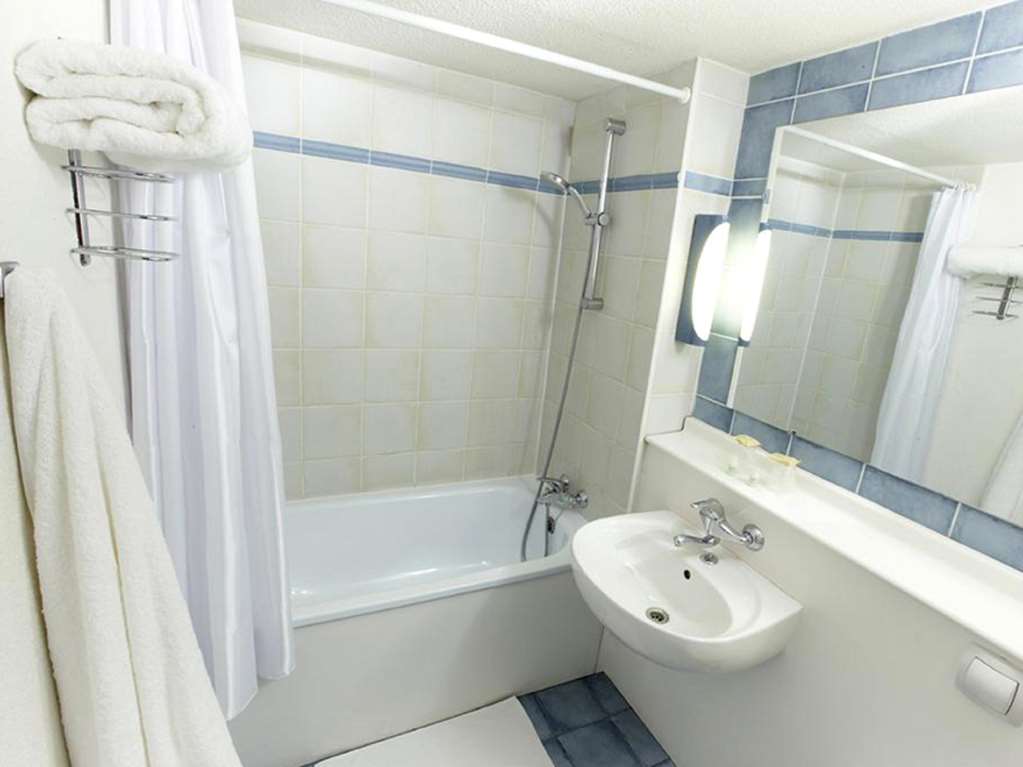 kyriad niort la creche