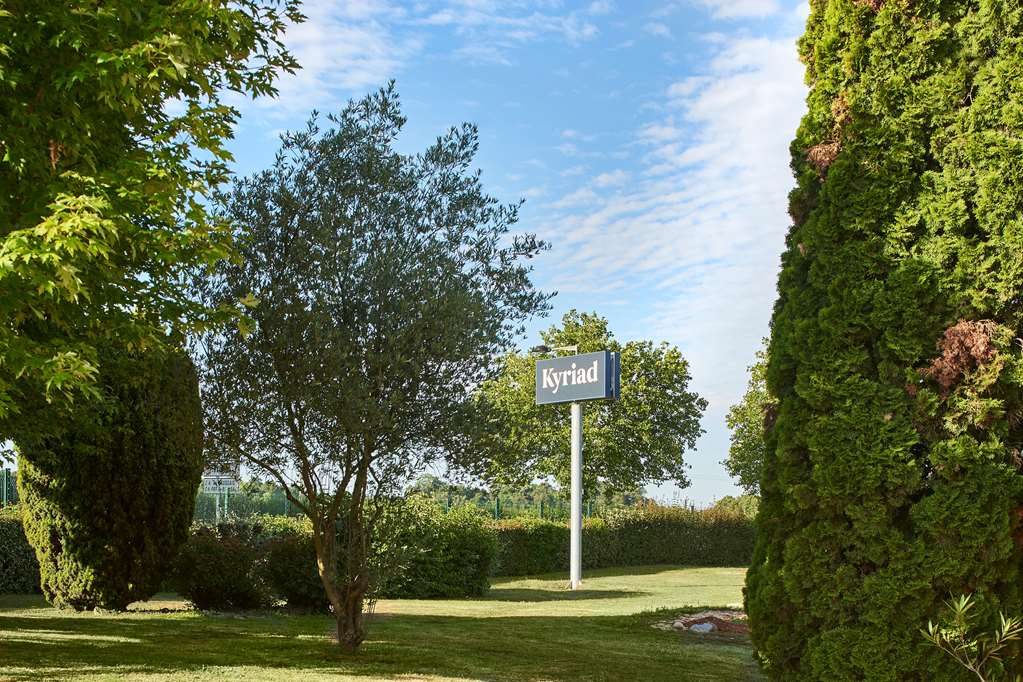 kyriad niort la creche