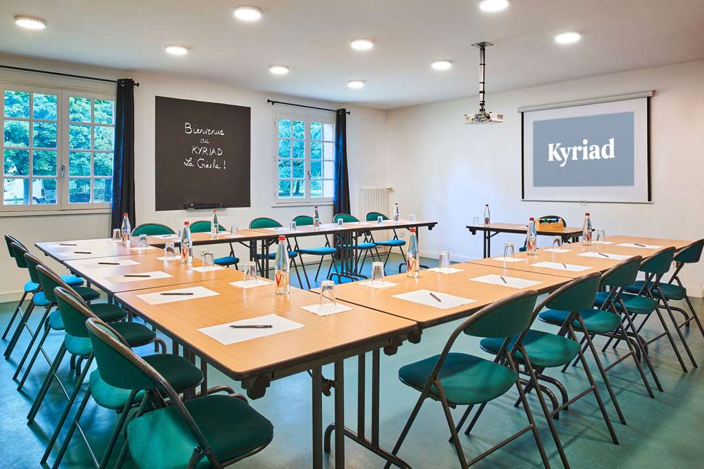 kyriad niort la creche