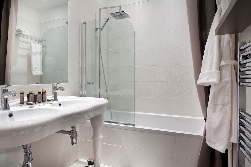 le vallon de valrugues hotel spa and villas