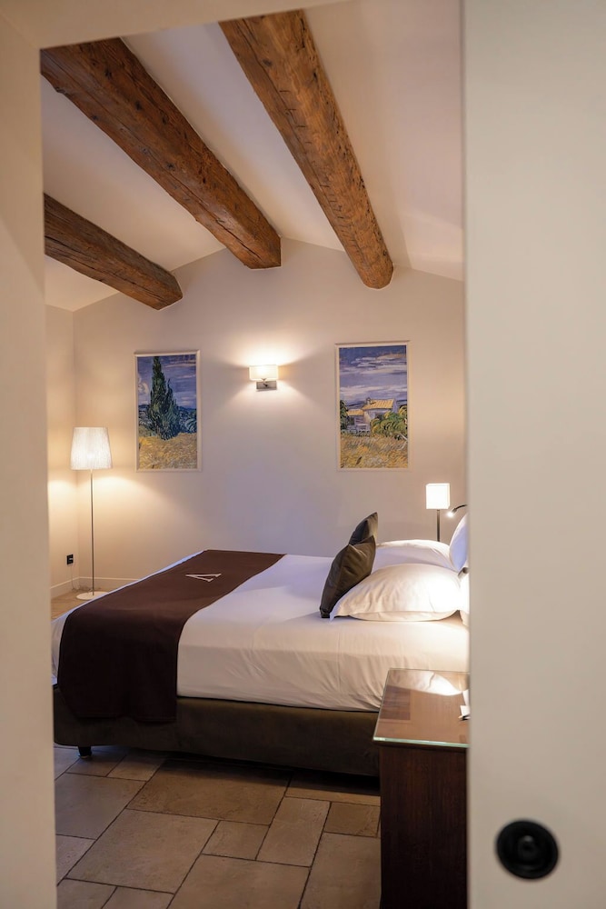 le vallon de valrugues hotel spa and villas