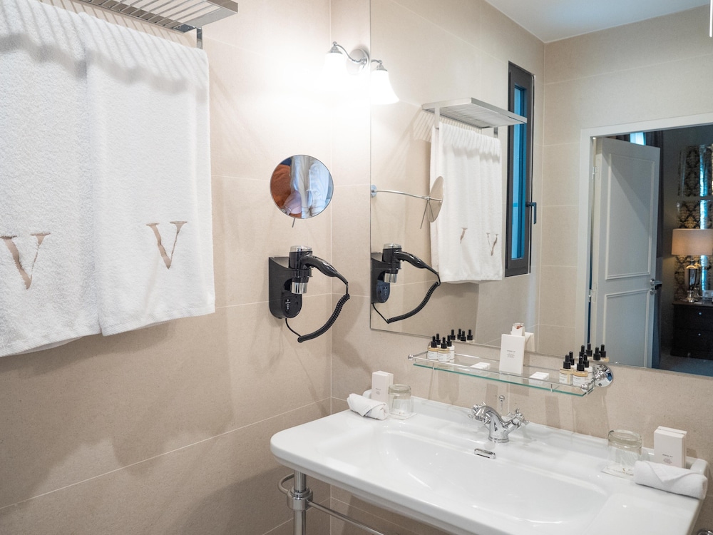 le vallon de valrugues hotel spa and villas