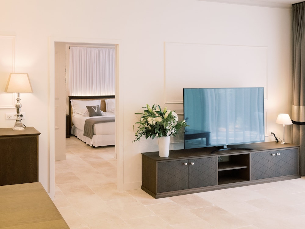 le vallon de valrugues hotel spa and villas