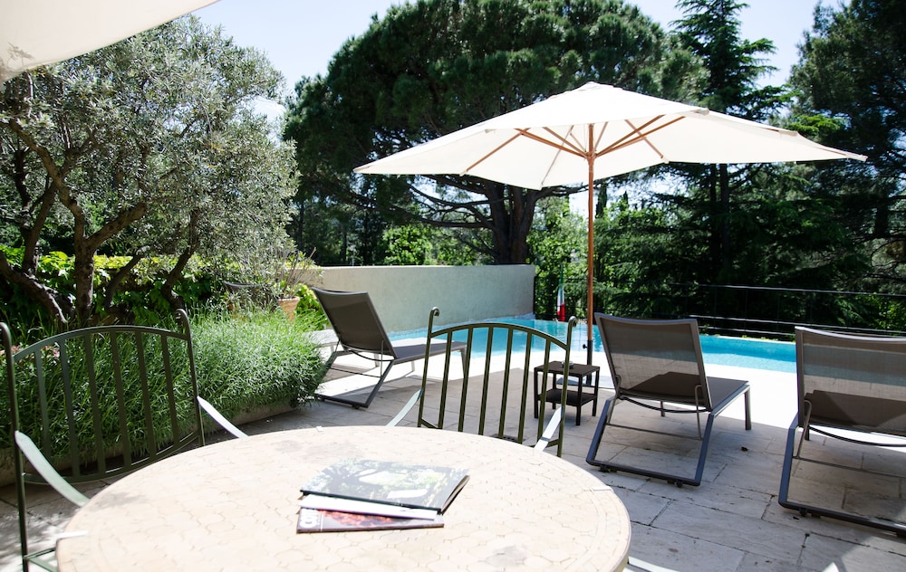 le vallon de valrugues hotel spa and villas