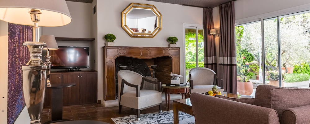 le vallon de valrugues hotel spa and villas