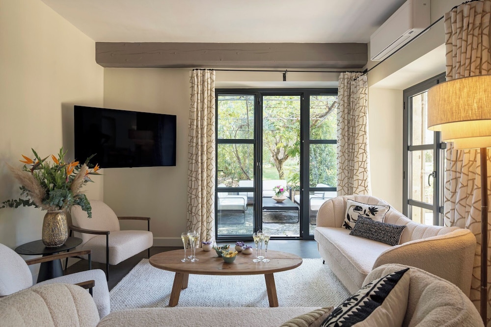 le vallon de valrugues hotel spa and villas