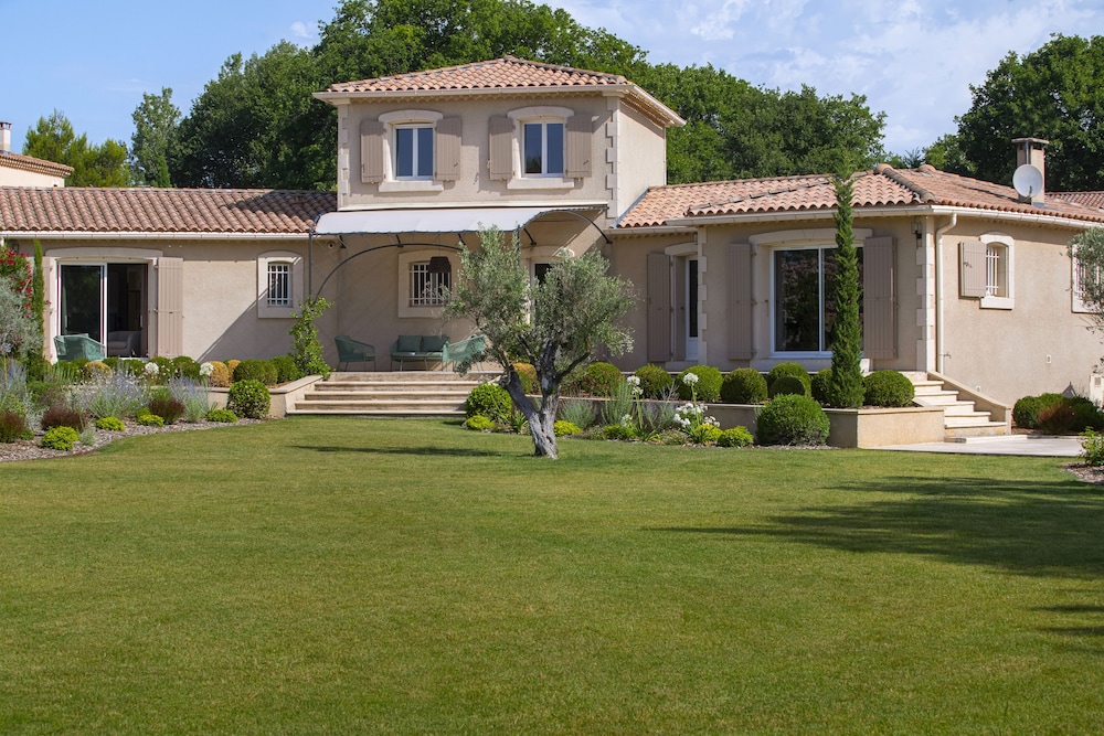 le vallon de valrugues hotel spa and villas