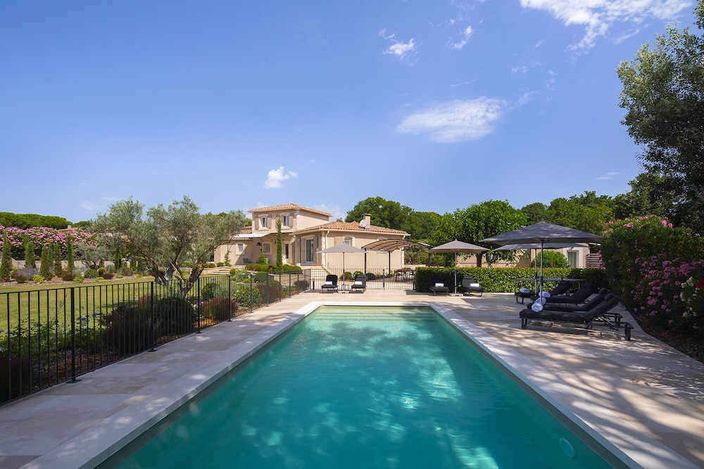le vallon de valrugues hotel spa and villas