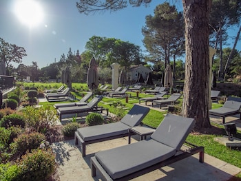 le vallon de valrugues hotel spa and villas