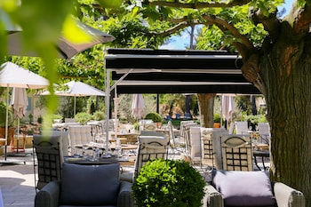 le vallon de valrugues hotel spa and villas