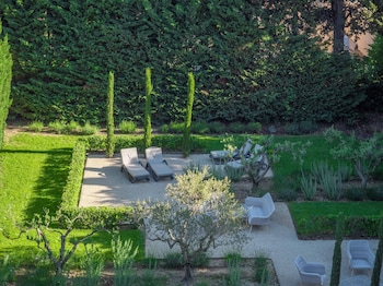 le vallon de valrugues hotel spa and villas