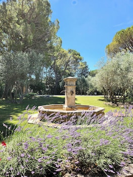 le vallon de valrugues hotel spa and villas