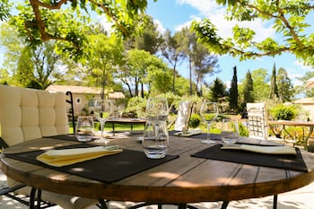 le vallon de valrugues hotel spa and villas